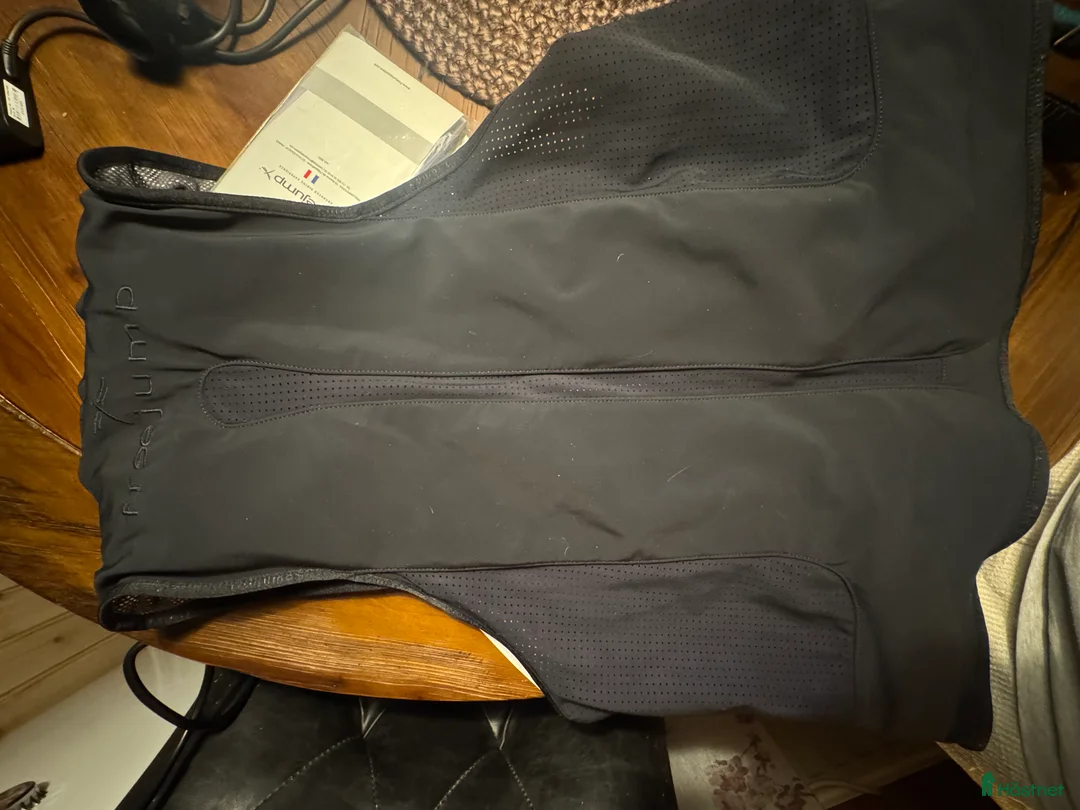 Säkerhetsvästar ryttarutrustning till salu: Super fin och bra säkerhetsväst  - Annons 2