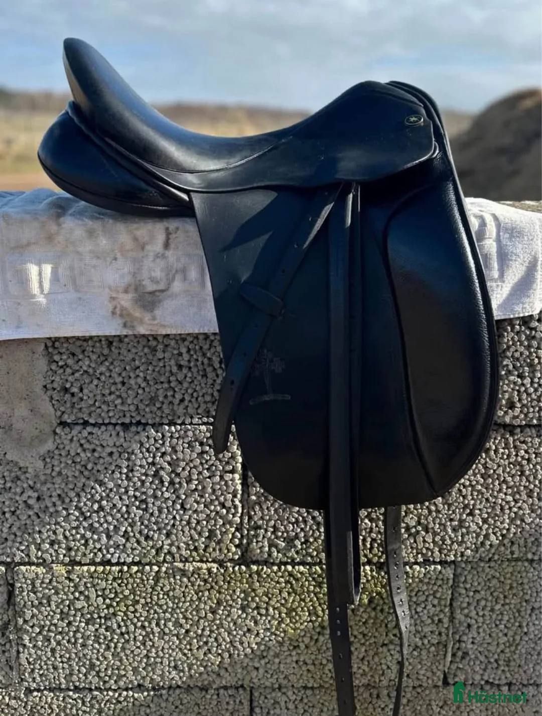 Sadlar hästutrustning till salu: Spalding Bretannica dressyrsadel 17.5 tum svart i Onsala - Annons 8