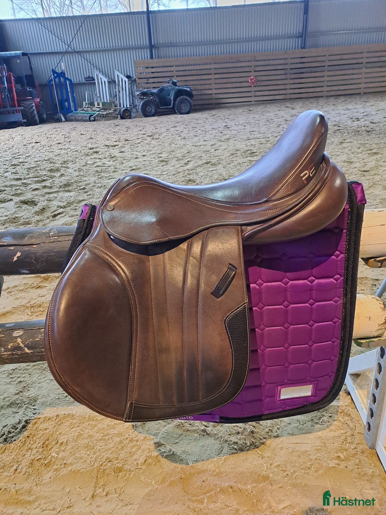Sadlar hästutrustning till salu: PE hoppsadel  - Annons 2