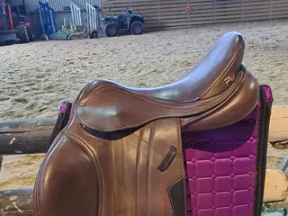 Sadlar hästutrustning till salu: PE hoppsadel - Annons 2