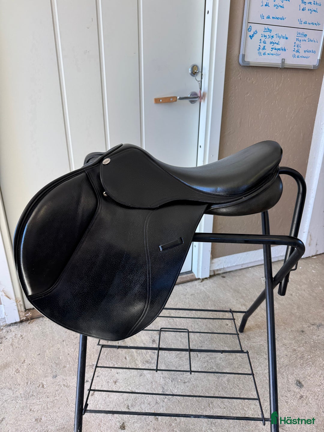 Sadlar hästutrustning till salu: Knights sir Walter  i Skivarp - Annons 1
