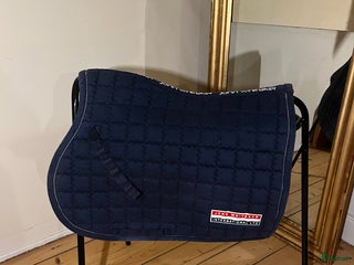 Schabrak & Vojlockar hästutrustning till salu: Schabrakpaket – 4 st i fint skick (full) i Enköping - Annons 1