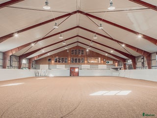 stallplats finnes: Boxplats m ridhus, två ridbanor och service Bålsta i Bålsta - Annons 1