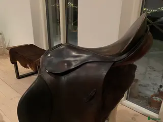 Sadlar hästutrustning Fin brun Passier sadel tillsalu i Skurup - Annons 1