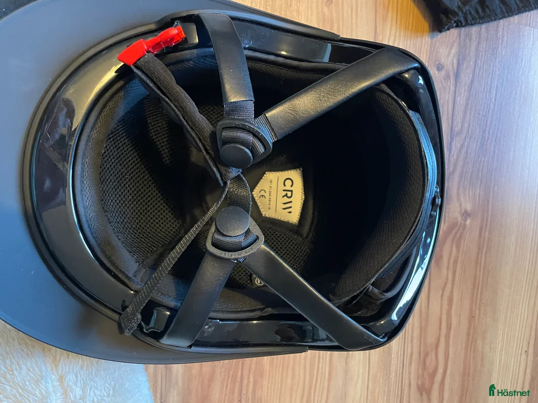 Hjälmar ryttarutrustning till salu: Oanvänd ridhjälm med solskärm i Rättvik - Annons 5