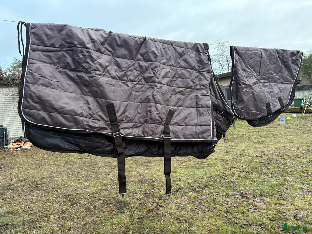 Täcken hästutrustning till salu: Stalltäcke NYTT 125 cm i Visby - Annons 2