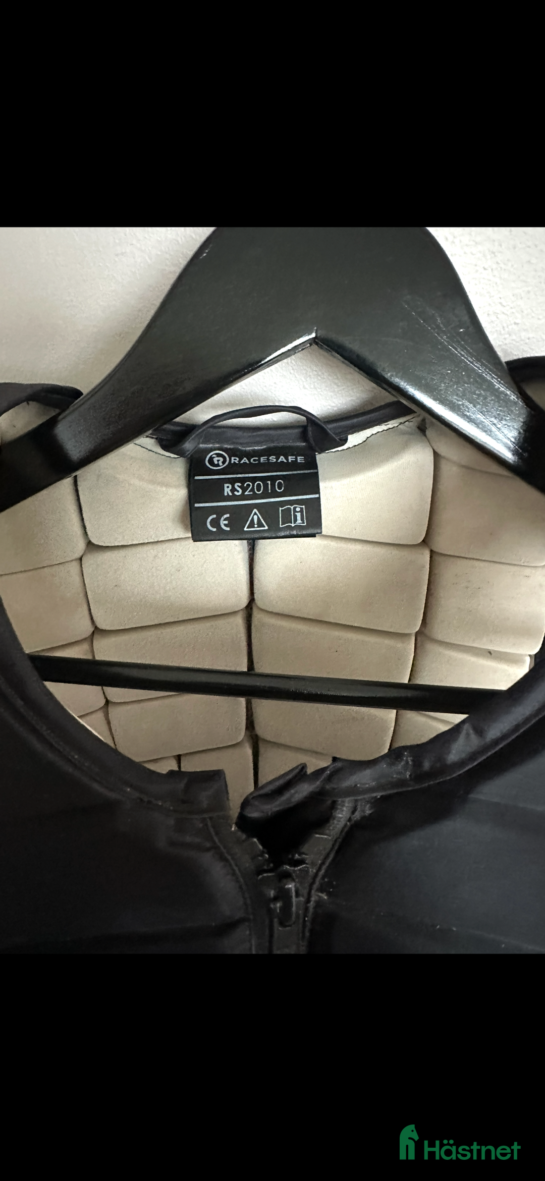 Säkerhetsvästar ryttarutrustning till salu: Race safe Nyskick!!! i Lidingö - Annons 3