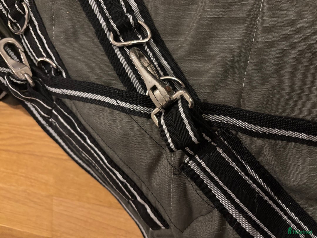 Täcken hästutrustning till salu: Innetäcke från EquoIQ i Tyresö - Annons 4