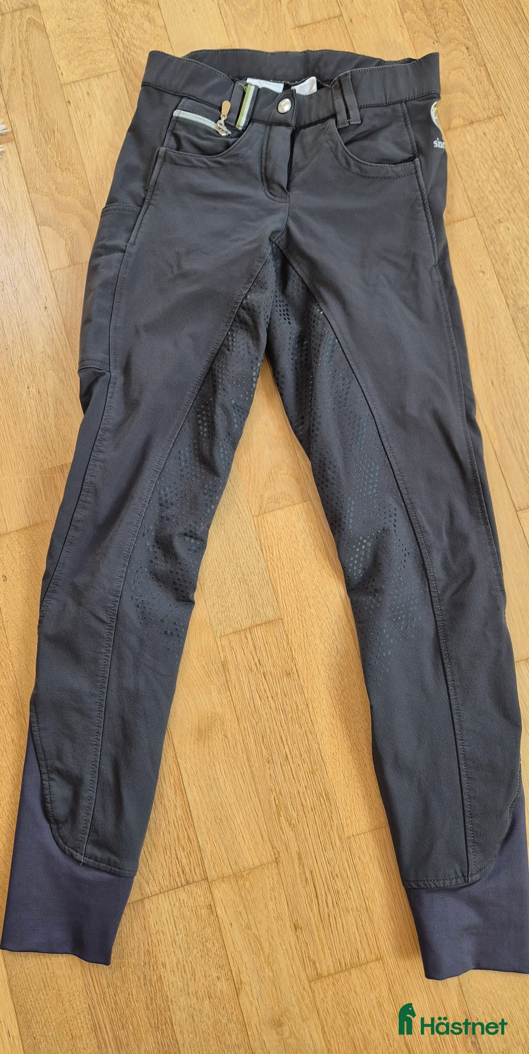 Ridbyxor ryttarutrustning till salu: Ridbyxor strl XS  i Västerås - Annons 1