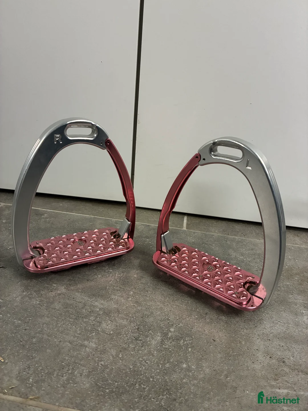 Stigbyglar hästutrustning till salu: Tech stirrups venice safety design  i Staffanstorp - Annons 3