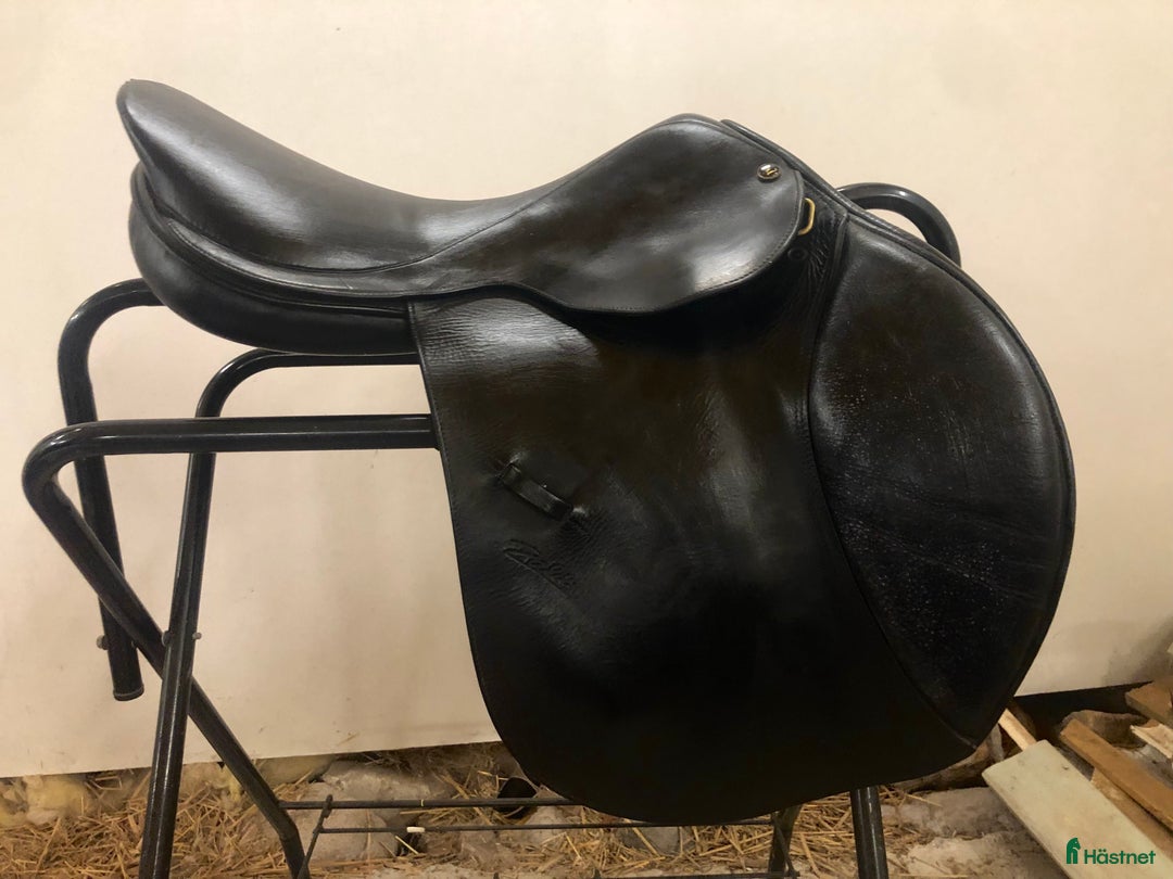 Sadlar hästutrustning till salu: Zaldi hoppsadel i Bergkvara - Annons 4