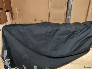 Täcken hästutrustning Amigo Bravo 50g v-front 145cm i Luleå - Annons 5