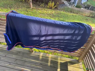 Täcken hästutrustning till salu: Diverse täcken i Finspång - Annons 4