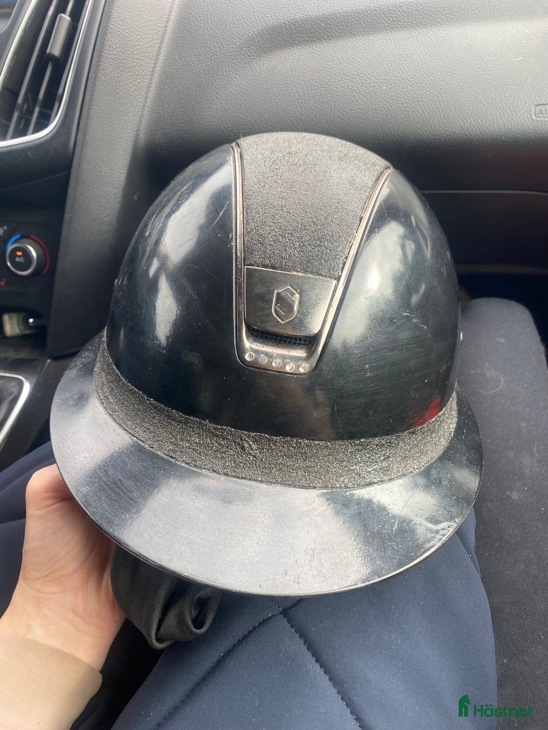 Hjälmar ryttarutrustning till salu: Samsheild i Linghem - Annons 1