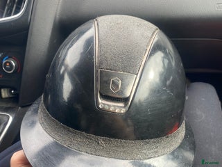 Hjälmar ryttarutrustning till salu: Samsheild i Linghem - Annons 23