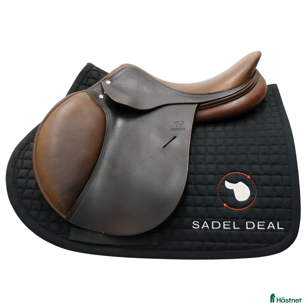 Sadlar hästutrustning till salu: Altair by Antares 17,5" - Annons 1