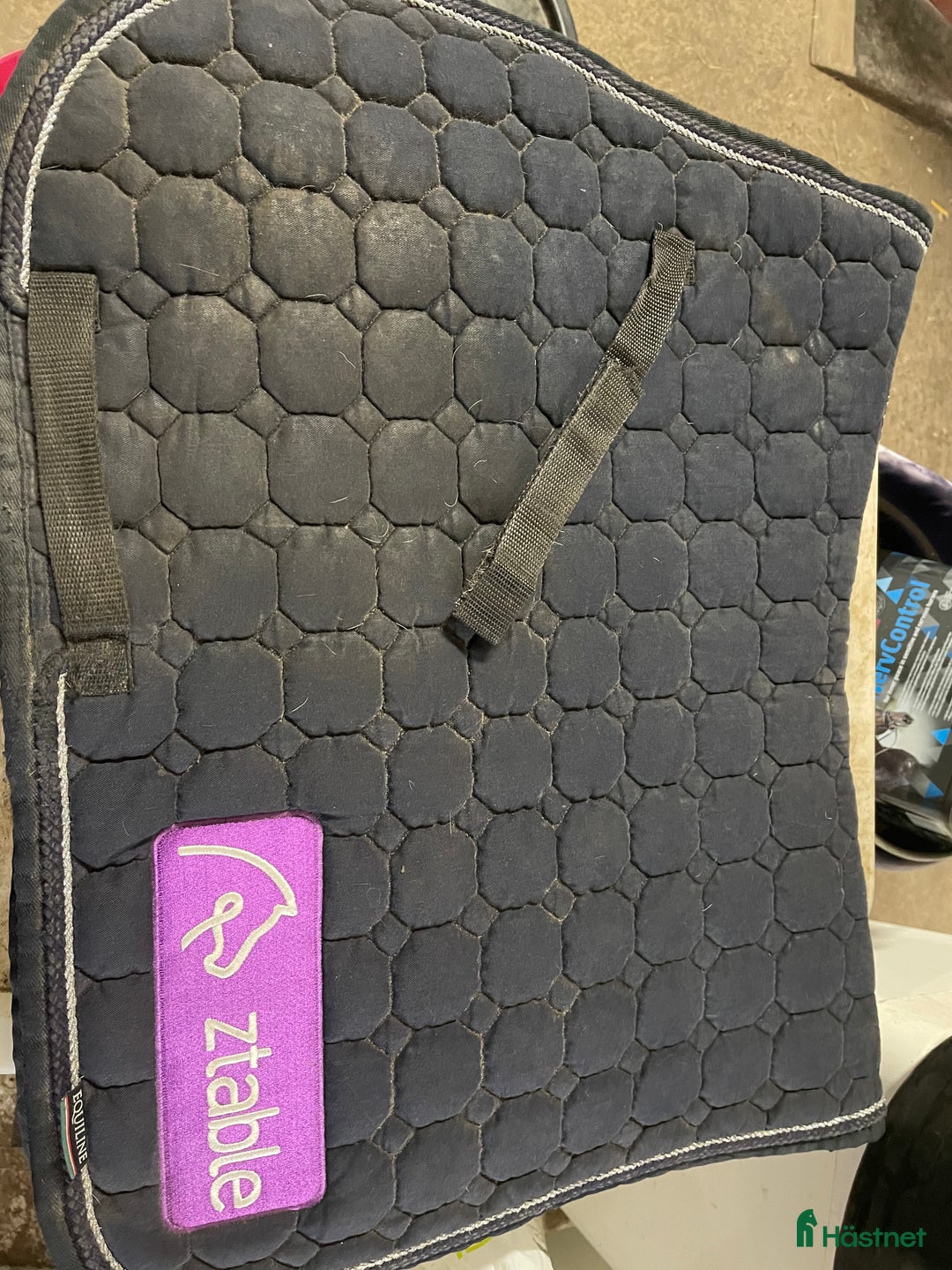 Schabrak & Vojlockar hästutrustning till salu: Fint schabrak säljes i Åtvidaberg - Annons 1