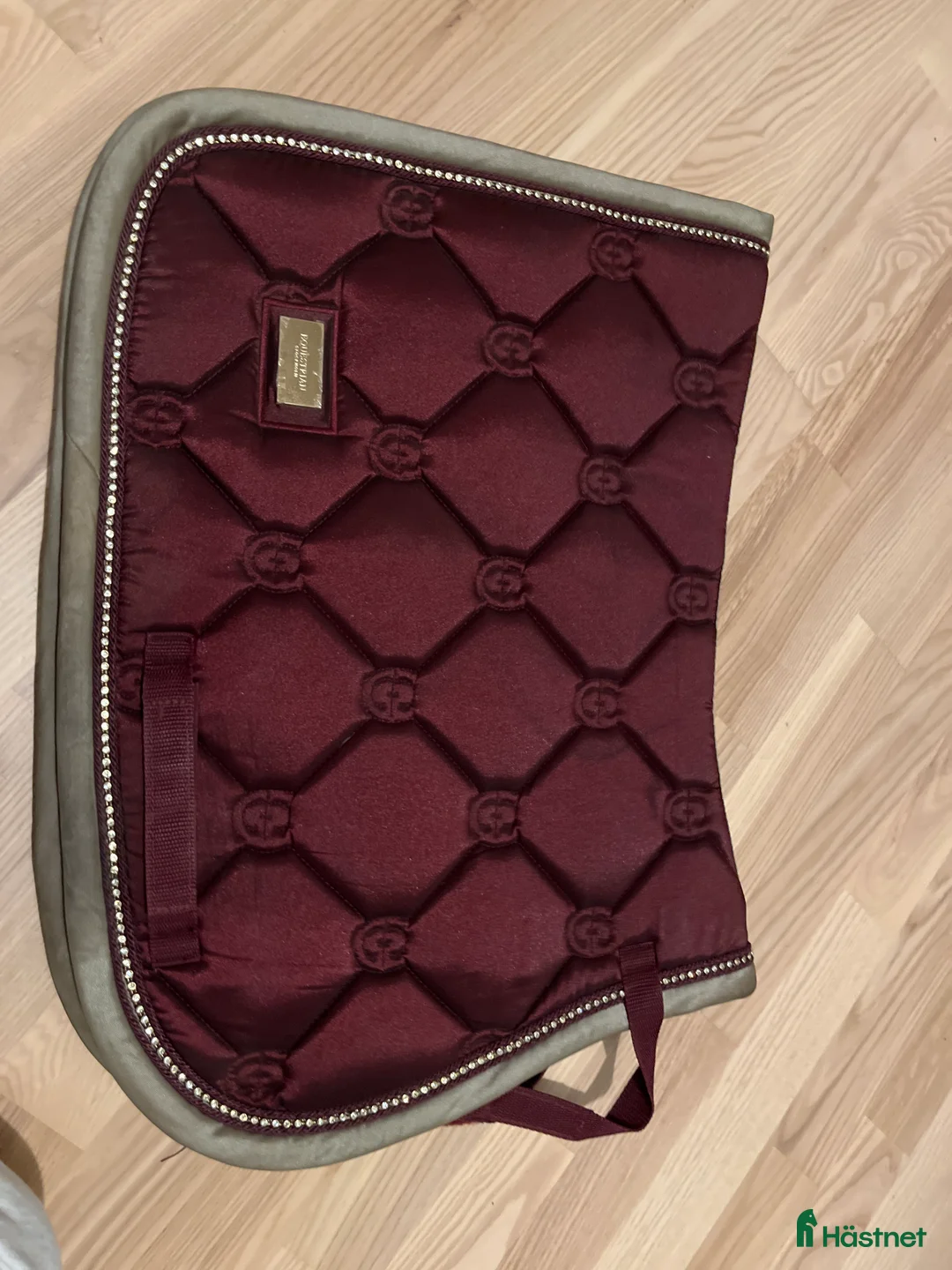 Schabrak & Vojlockar hästutrustning till salu: Equestrian Stockholm crystal merlot gold i Åkersberga - Annons 2