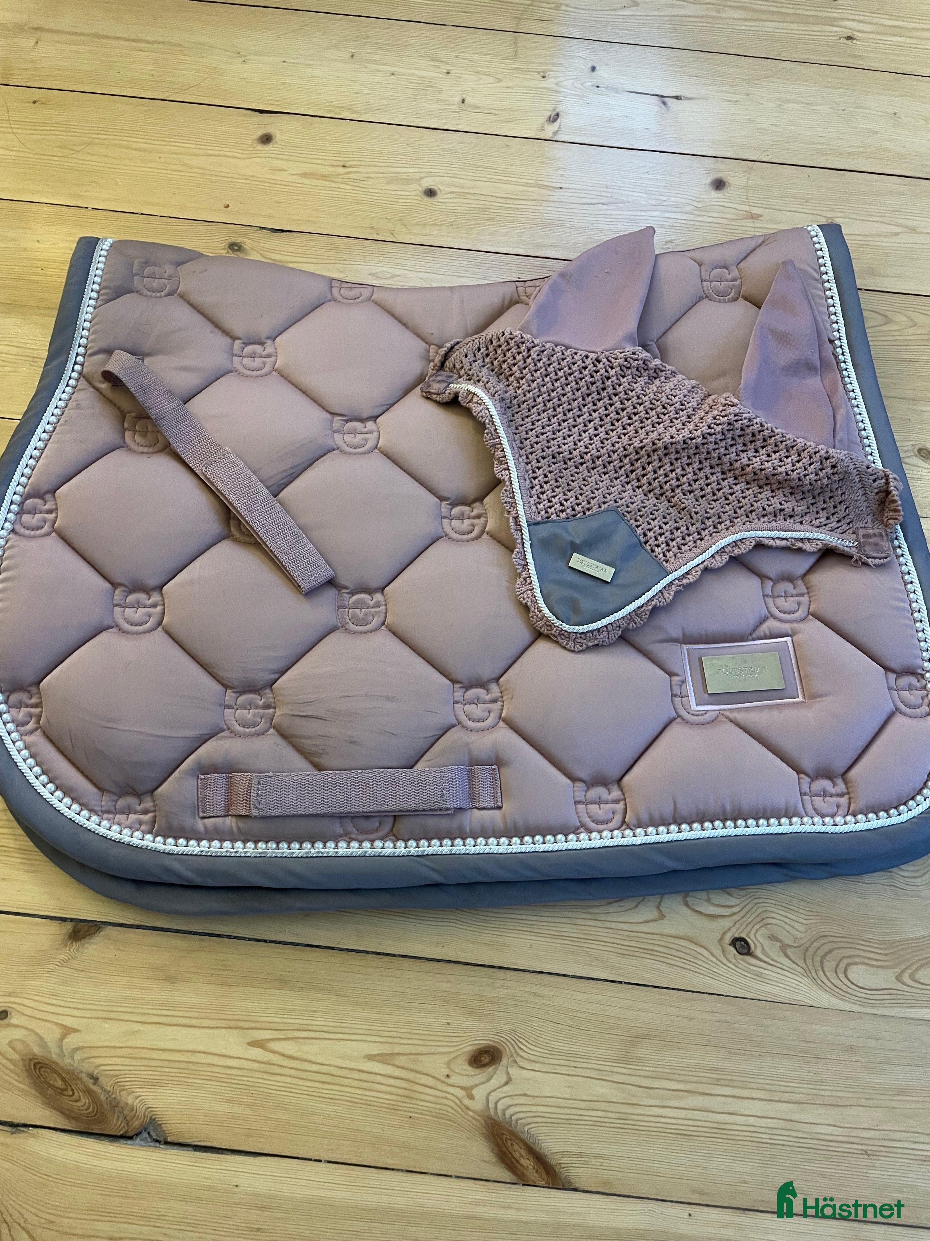 Schabrak & Vojlockar hästutrustning till salu: ES Hoppschabrak+huva  i Gävle - Annons 8