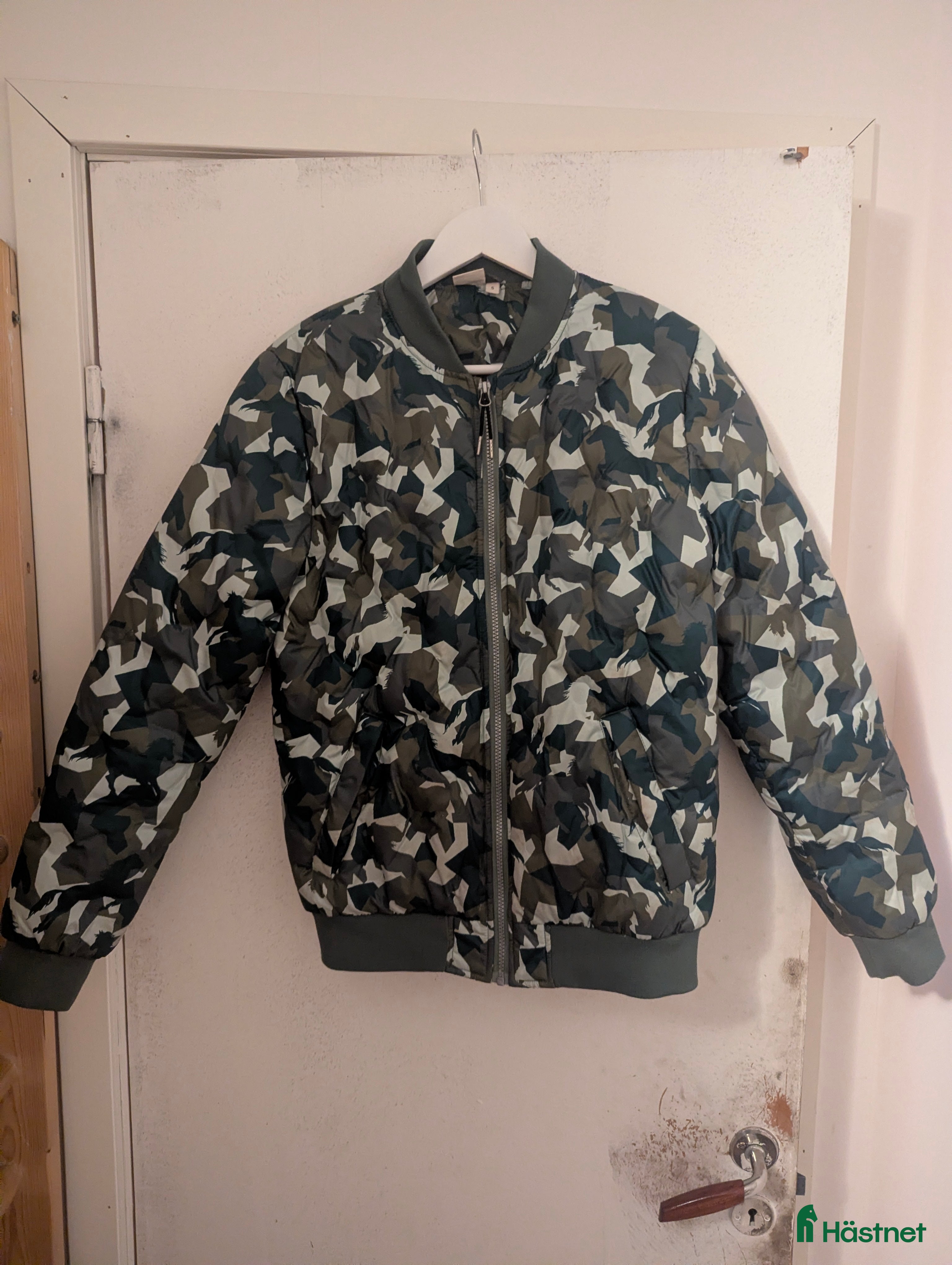 Jackor & Kavajer ryttarutrustning till salu: Jacka från CRW i Tierp - Annons 5