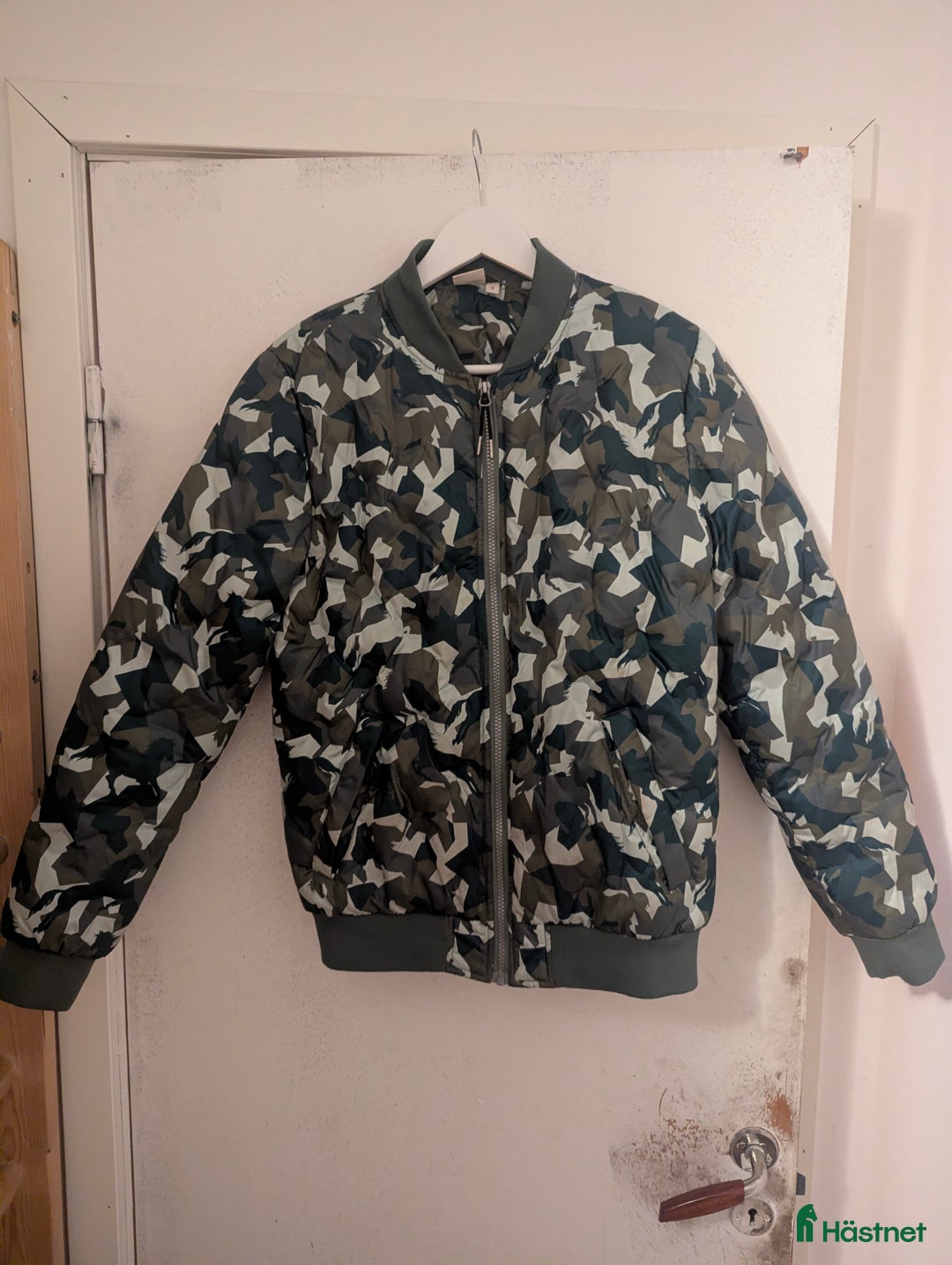 Jackor & Kavajer ryttarutrustning till salu: Jacka från CRW i Tierp - Annons 1