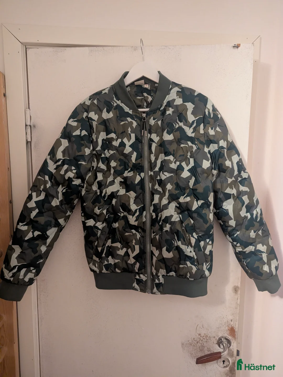 Jackor & Kavajer ryttarutrustning till salu: Jacka från CRW i Tierp - Annons 1