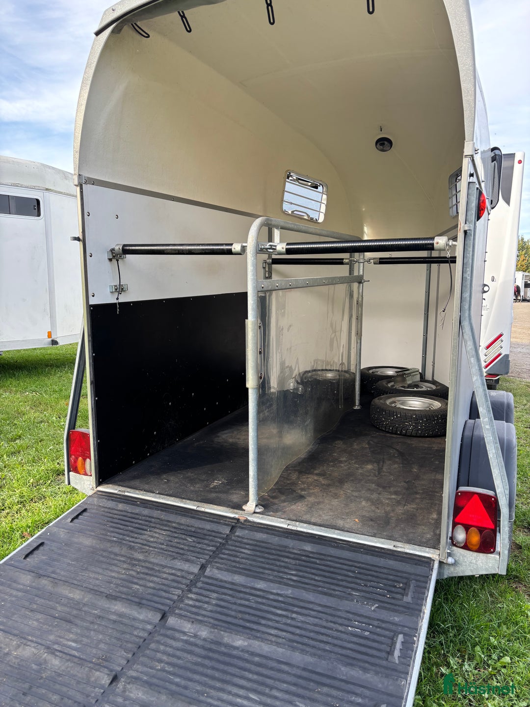 Hästtransporter  fordon & transport till salu: Alugolv  i Skurup - Annons 3