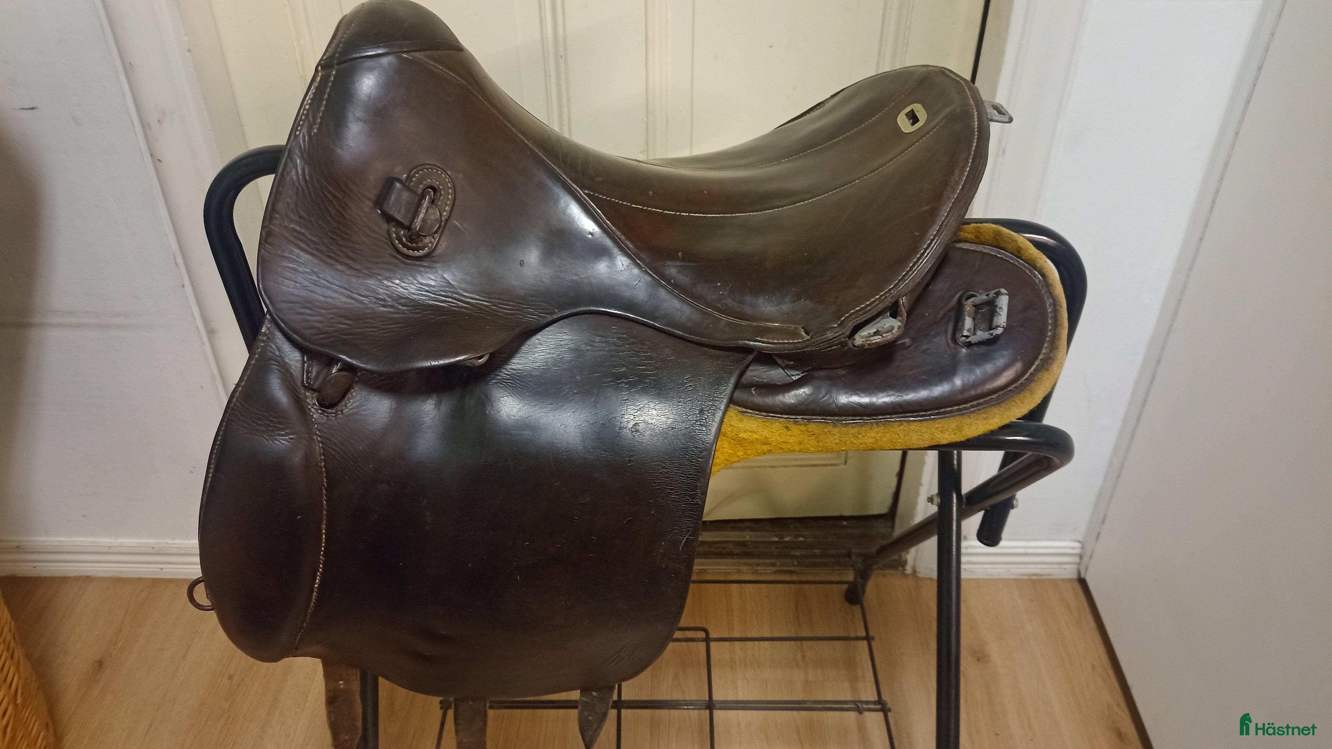 Sadlar hästutrustning till salu: Arme'sadel från k5 skånska husarregemtet  i Stigtomta - Annons 12