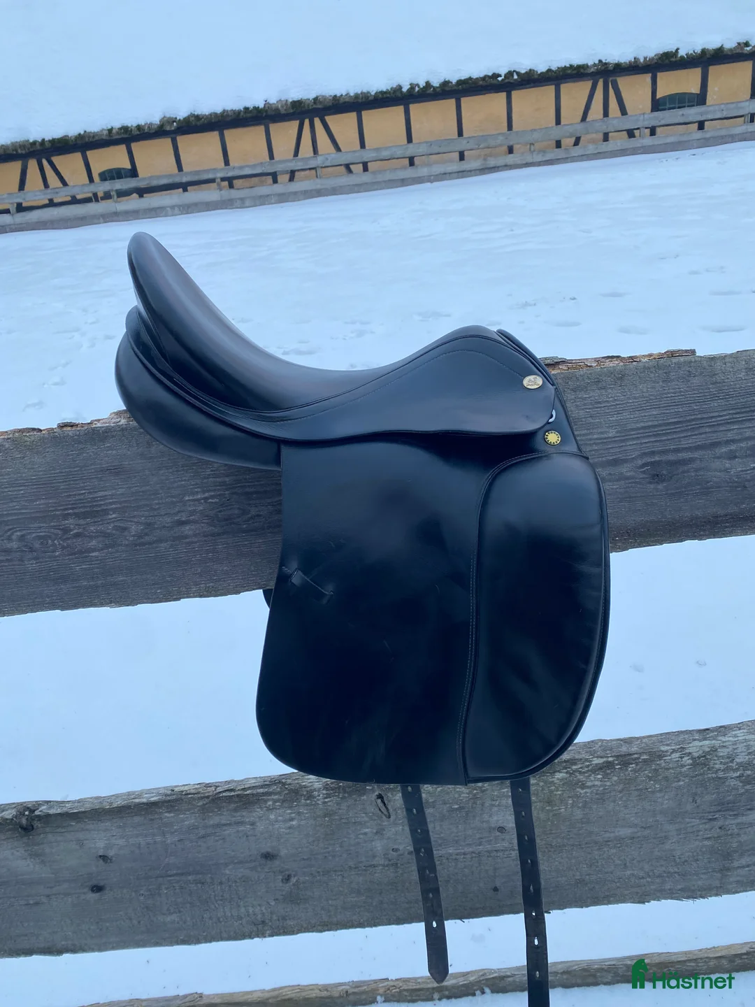 Sadlar hästutrustning till salu: Välvårdad prestige dressyr sadel  - Annons 1