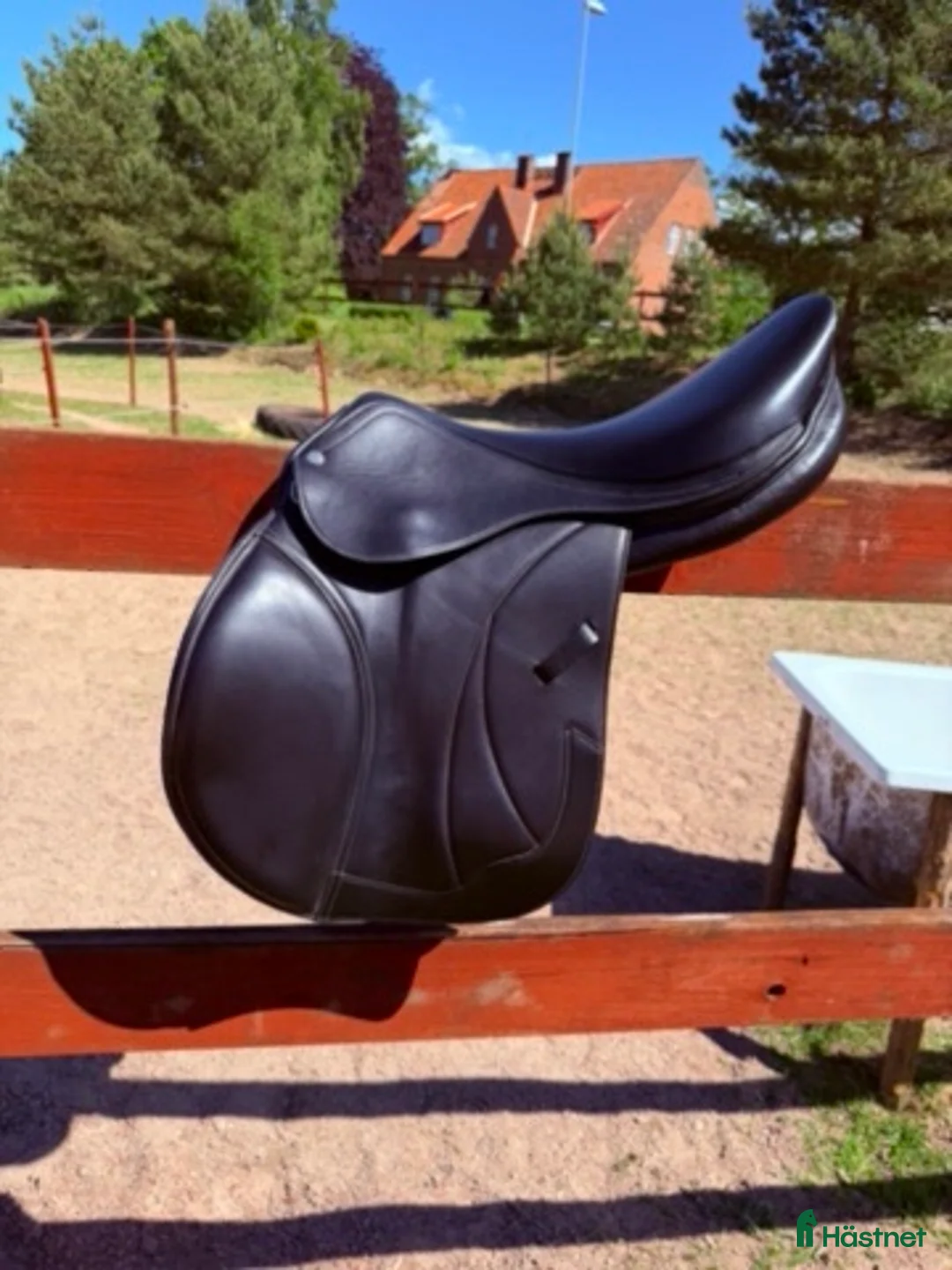 Sadlar hästutrustning till salu: Knights Siddhant hoppsadel 17,5" - Annons 2
