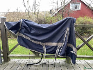 Täcken hästutrustning till salu: Regntäcke Fairfield i Ängelholm - Annons 15