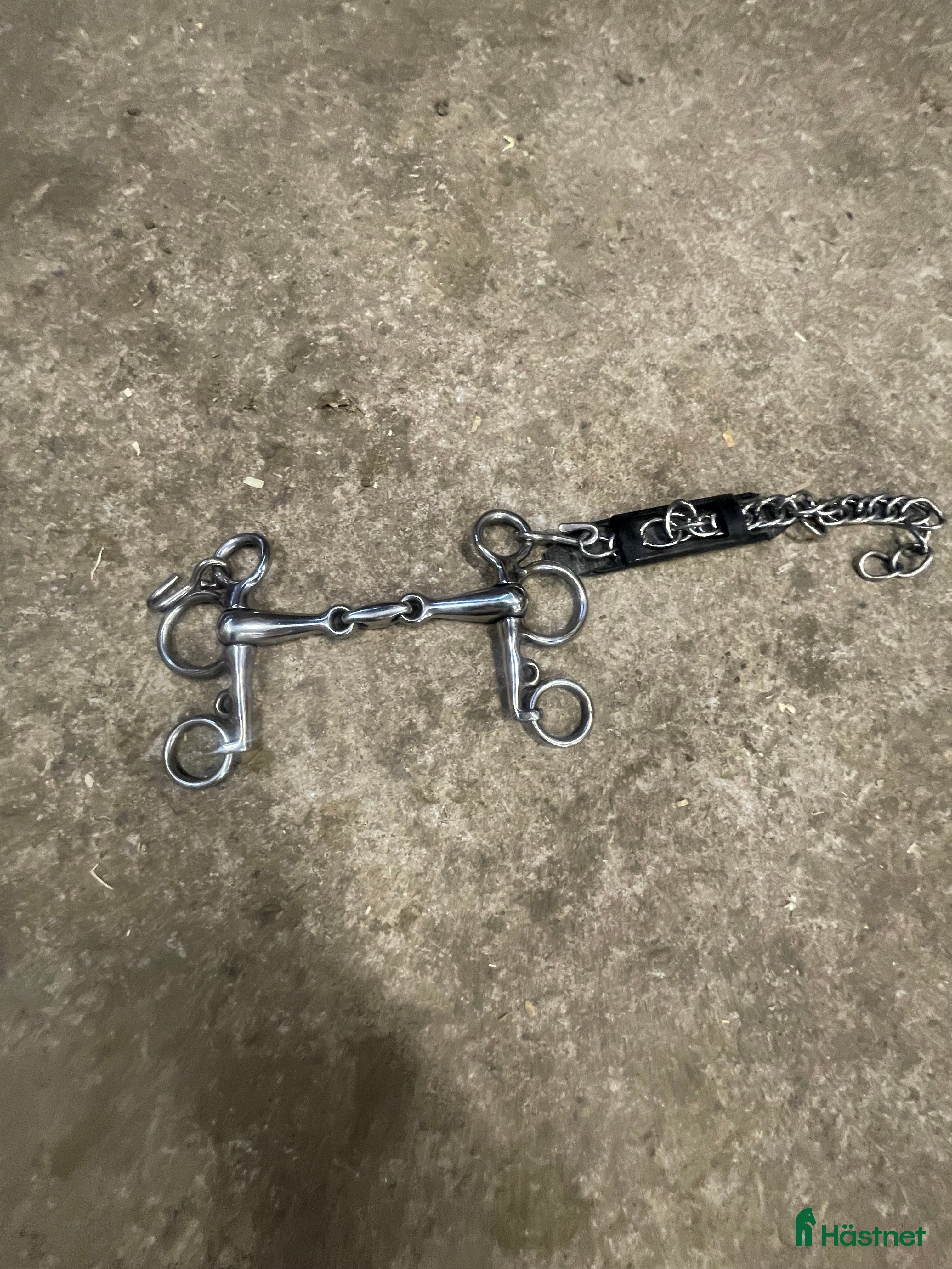 Bett hästutrustning till salu: Tredelat baby pelhalm strl 115 - Annons 1