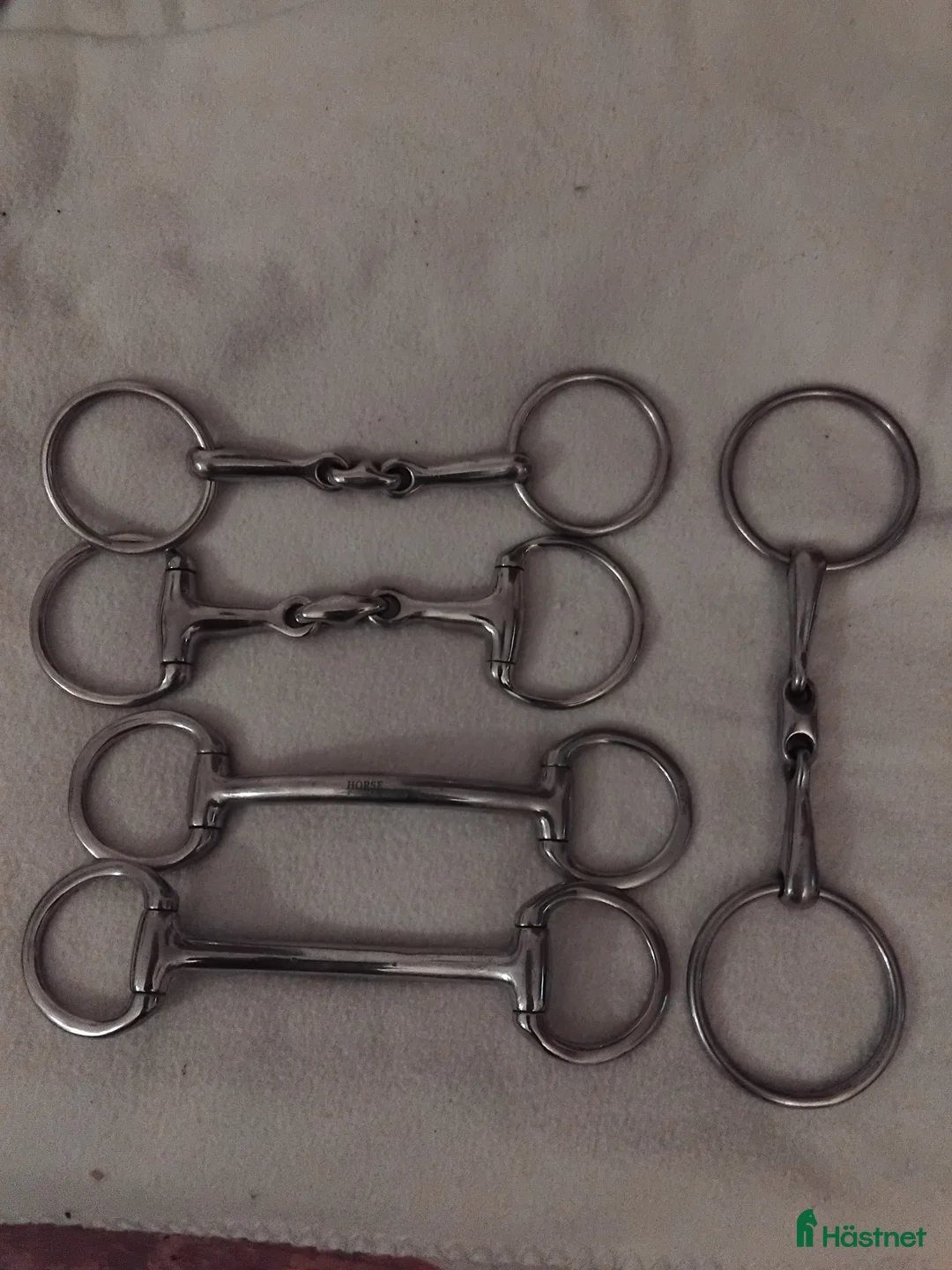 Bett hästutrustning till salu: Tre tredelade bett och två oledade bett  - Annons 4