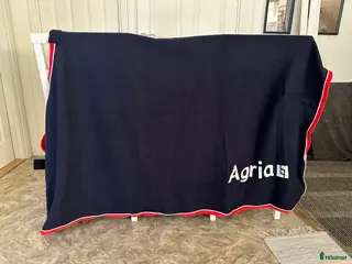 Täcken hästutrustning till salu: Agria fleecetäcke i Fagersta - Annons 4