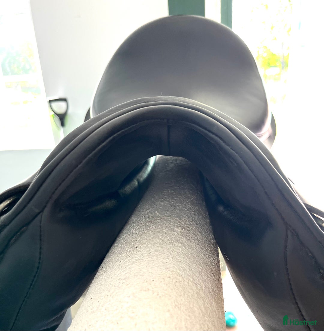 Sadlar hästutrustning till salu: Handmade Colbert Brothers Dressyr i Falköping - Annons 3