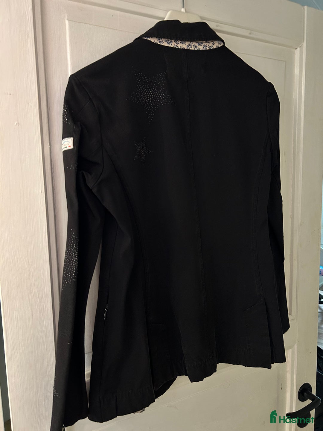 Jackor & Kavajer ryttarutrustning till salu: Animo kavaj med stjärnor i Ytterby - Annons 3