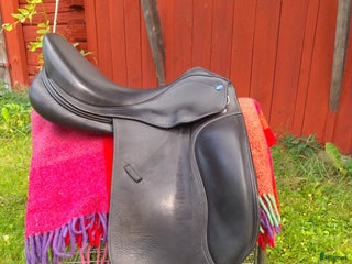 Sadlar hästutrustning till salu: Lippo Azzario Alto 17,5 W, svart i Bergshamra - Annons 4