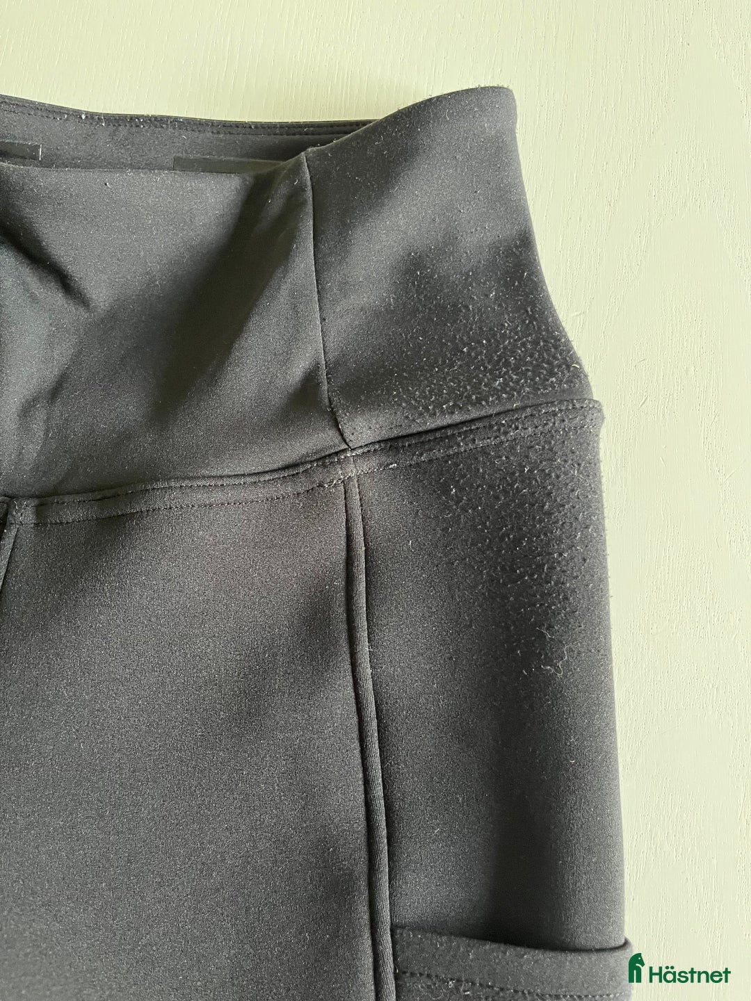 Ridbyxor ryttarutrustning till salu: Fodrade svarta ridbyxor från Alequi i Gammalkil - Annons 5