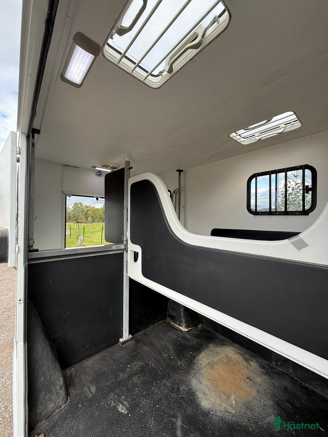 Hästlastbilar  fordon & transport till salu: Lågmilad b korts lastbil i Blentarp - Annons 8