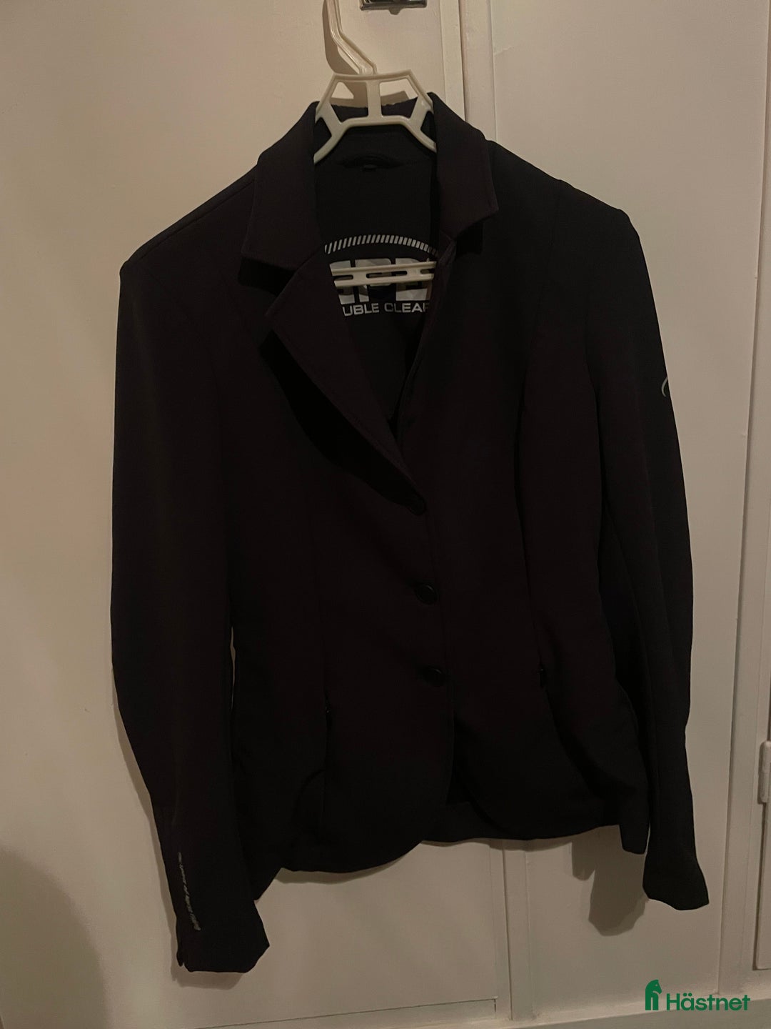 Jackor & Kavajer ryttarutrustning till salu: Svart GPA kavaj i Sala - Annons 1