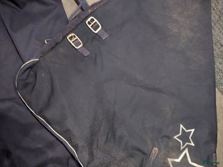 Täcken hästutrustning till salu: Hansbo vintertäcke med hals i Vinslöv - Annons 24