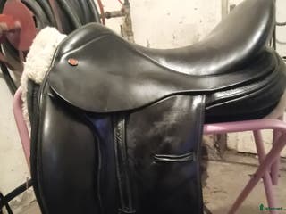 Sadlar hästutrustning Courbette Dressyrsadel i Vara - Annons 7