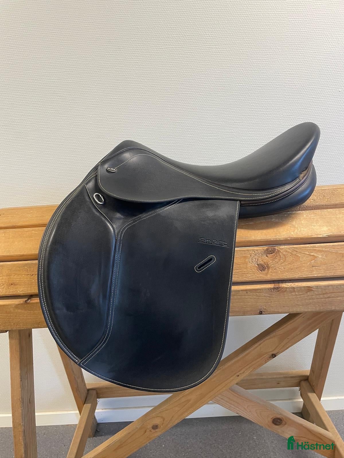 Sadlar hästutrustning Lippo Smart 17,5” – svart, vitt koppjärn - Annons 7