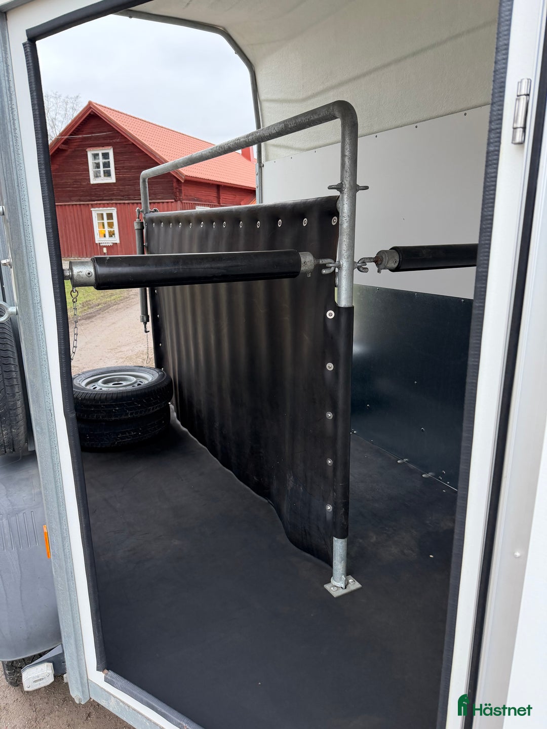 Hästtransporter  fordon & transport till salu: Värmlandsvagen-17 Kompositgolv nya väggar  i Västerås - Annons 10