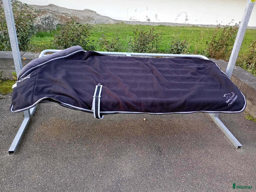 Täcken hästutrustning till salu: Fleece täcke  - Annons 2