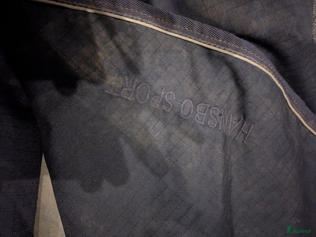 Täcken hästutrustning till salu: Hansbo vintertäcke med hals  i Vinslöv - Annons 6