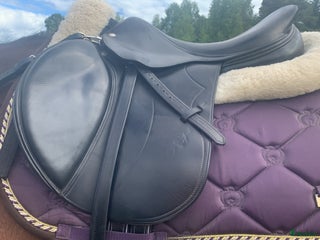 Sadlar hästutrustning till salu: Svart equipe oxer i Forshaga - Annons 17