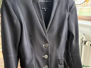 Jackor & Kavajer ryttarutrustning till salu: Svart tävlingskavaj från Horse Pilot i Grangärde - Annons 1