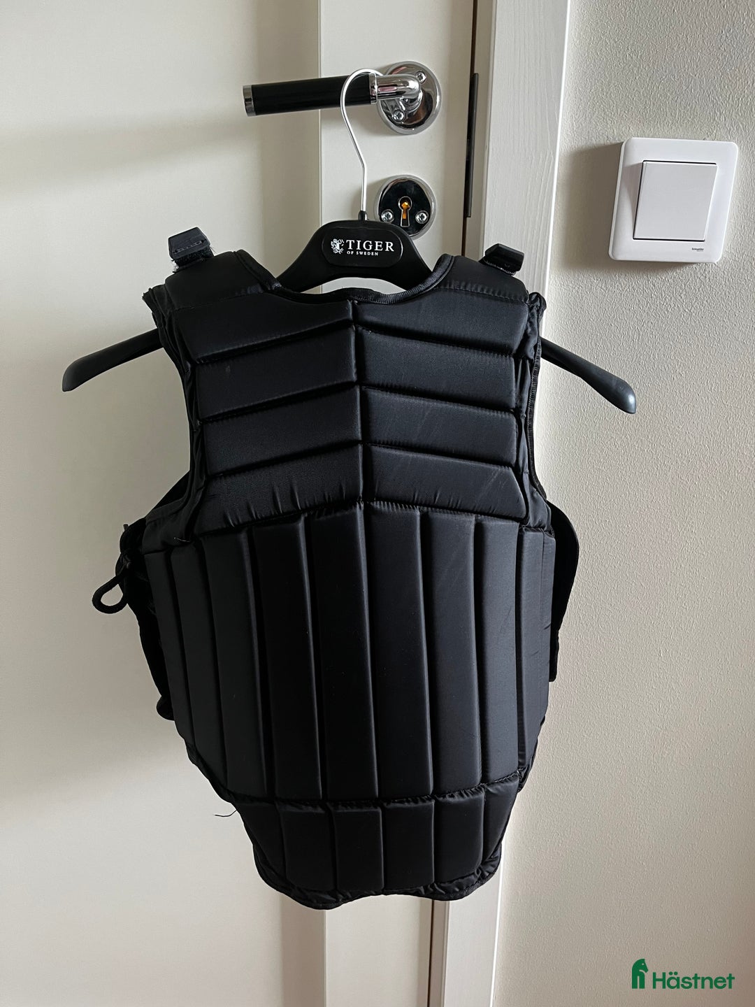 Säkerhetsvästar ryttarutrustning till salu: CRW skyddsväst i Nyköping - Annons 2