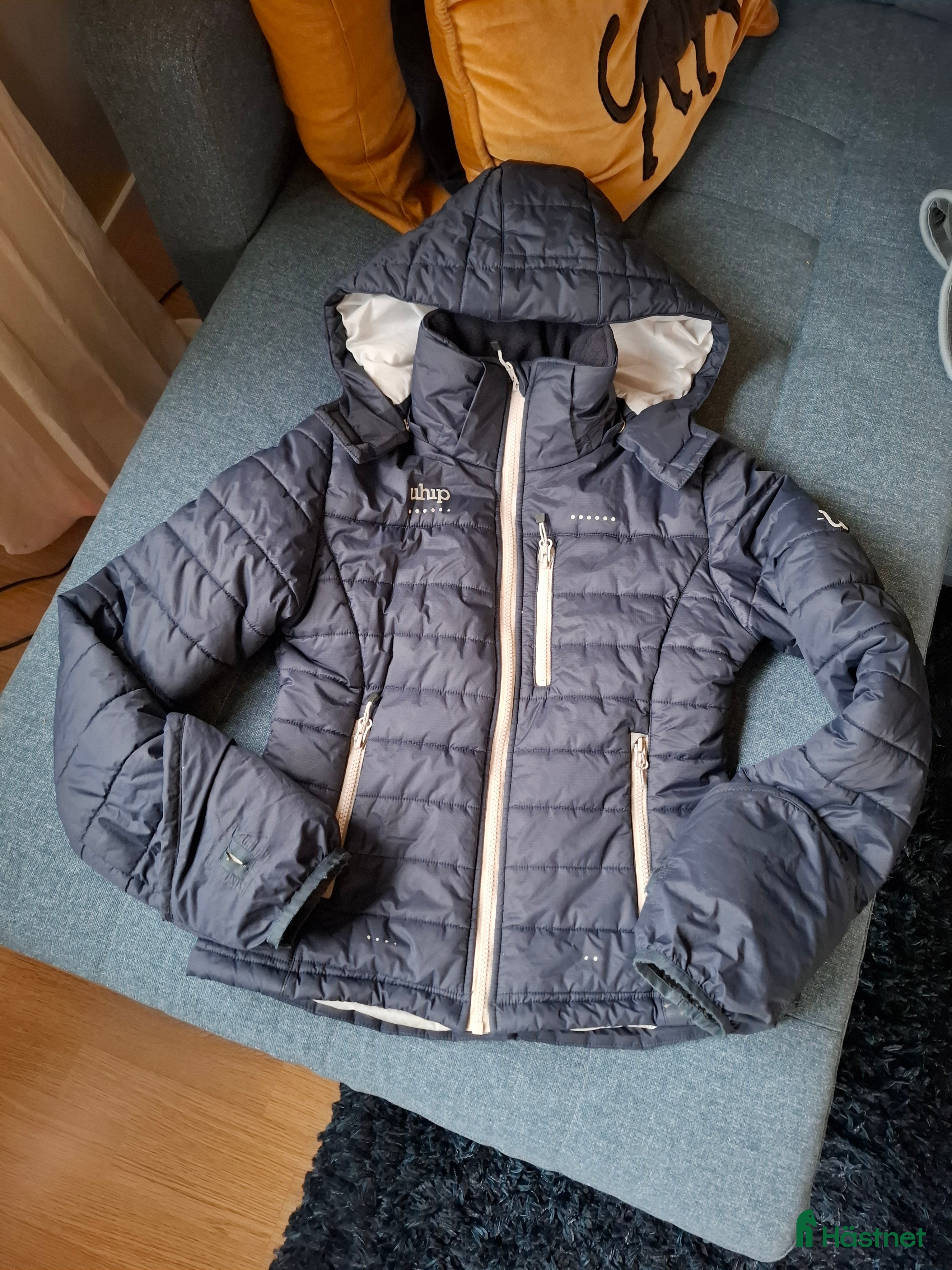 Jackor &amp; Kavajer ryttarutrustning till salu: Jacka och kjol från Uhip  i Uddevalla - Annons 5